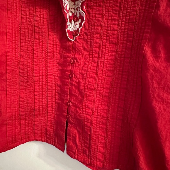 The Great The Hankie Top Red with White Floral Collar Button Front Size Large - Picture 5 of 7